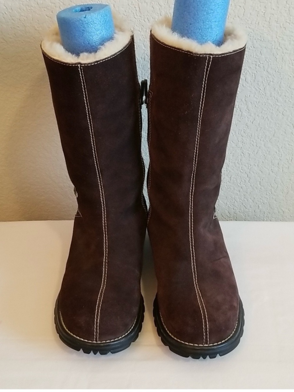 EUC UGG Australia Boots Dark Brown Size 6